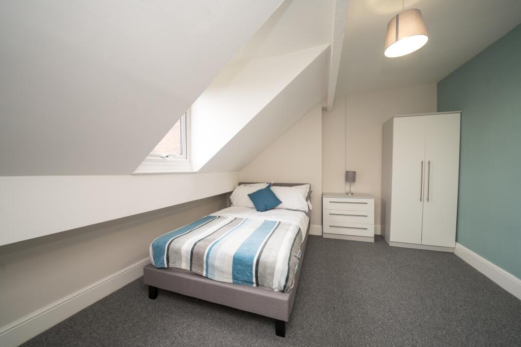 A tidy and well-maintained single bedroom with ...