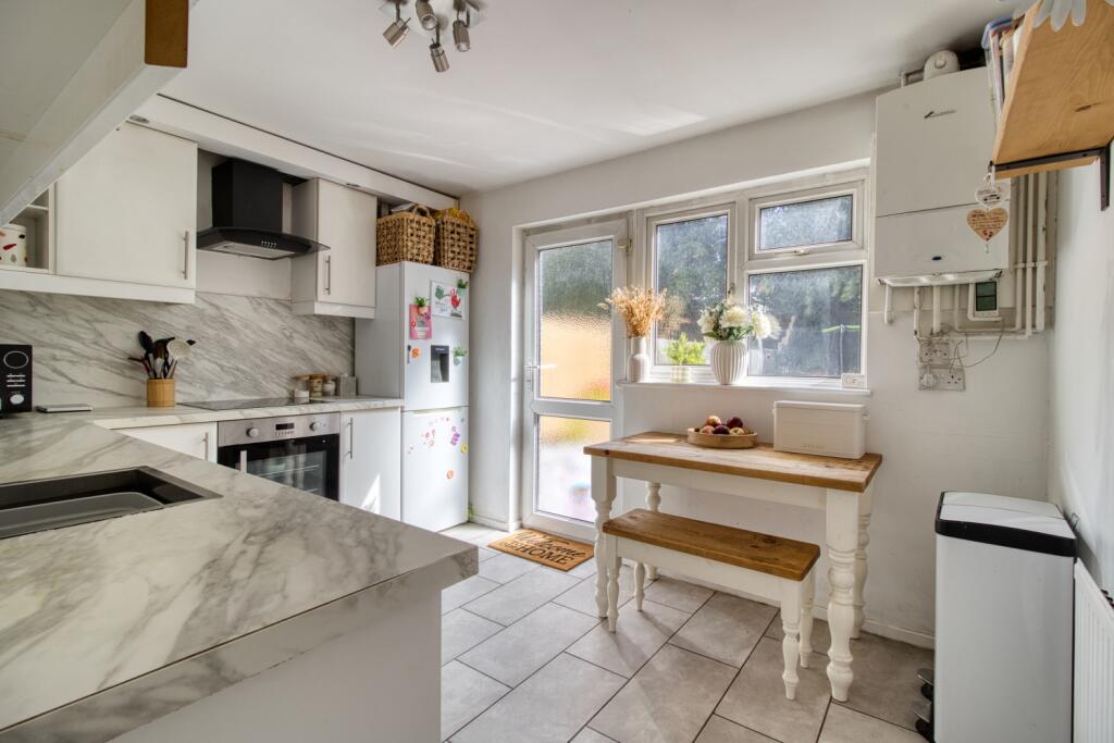 Kitchen - EweMove Swindon South