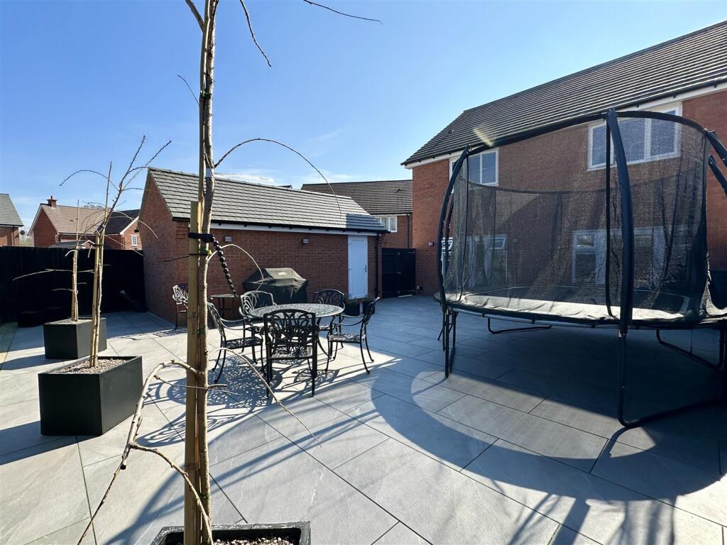 garden to house