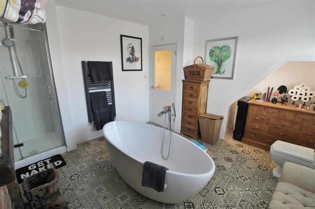 FAMILY BATHROOM -
