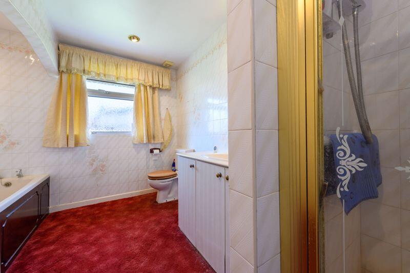 En-Suite Bathroom