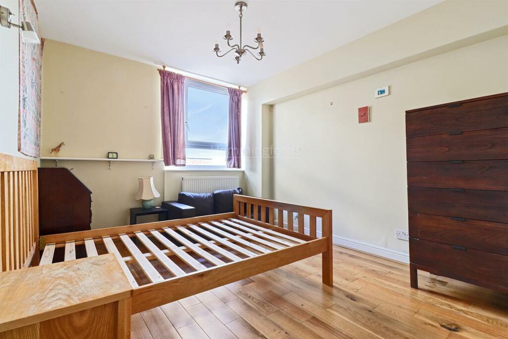 13-e9c779955 Am HMF 42 Laburnum Court, Laburnum St