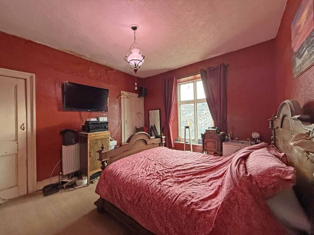 Alexandra Road 126 - Bed 1.jpg