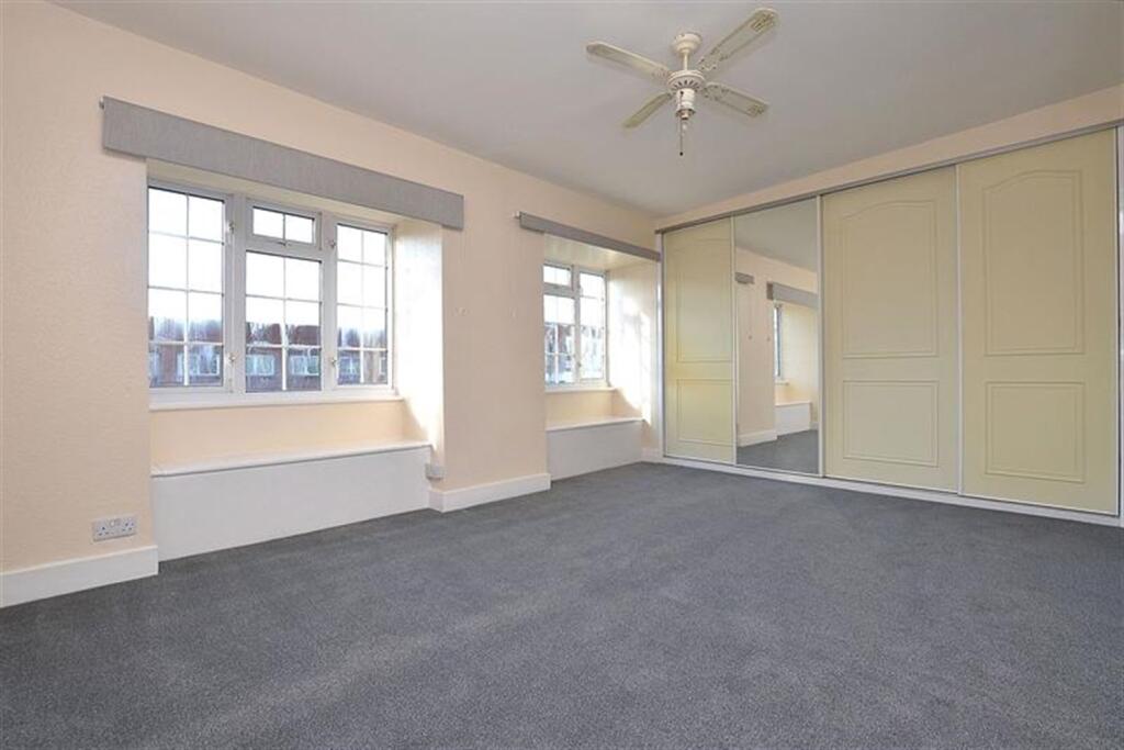 High Road, Loughton, IG10