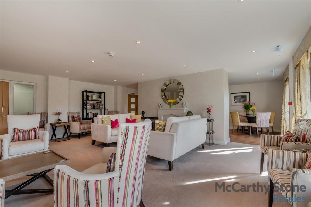 8638982-interior02.jpg