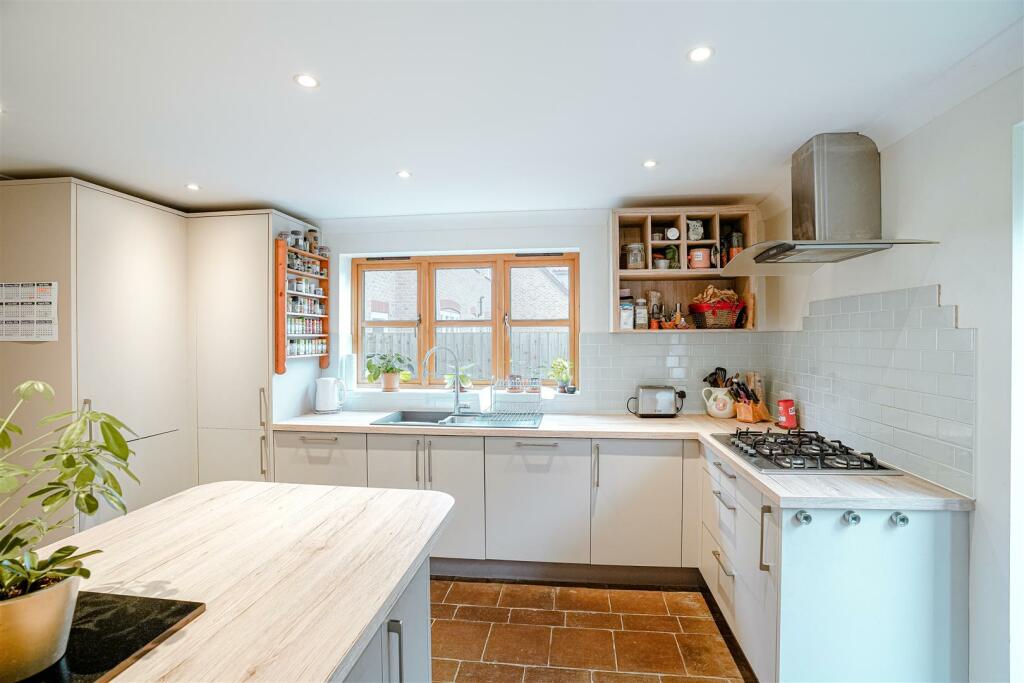 12A Copperfield Way, Burwell-12.jpg