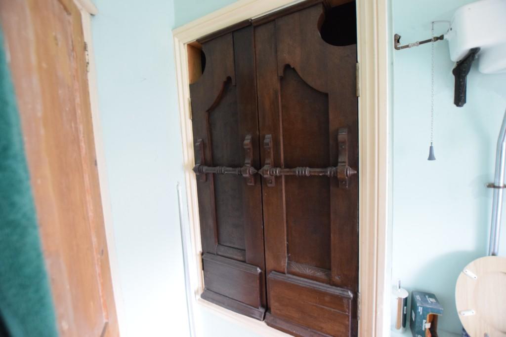 Bathroom cupboard