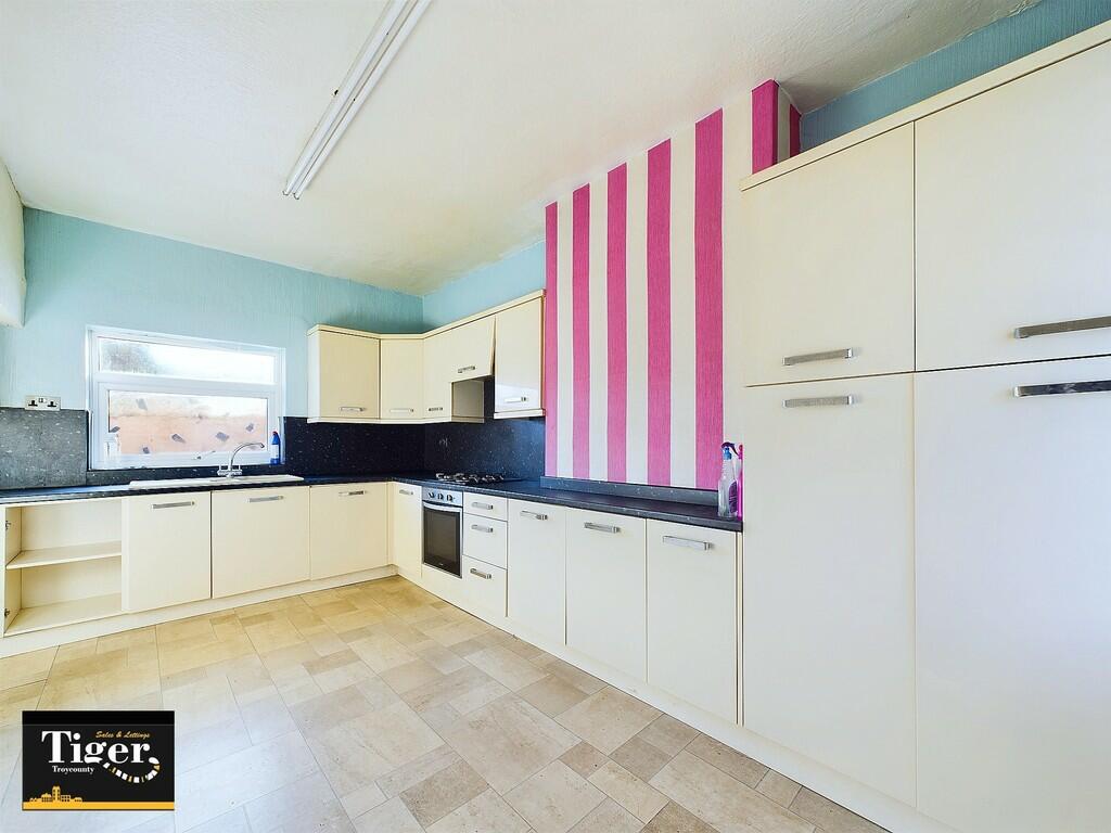 CAM02176G0-PR0402...