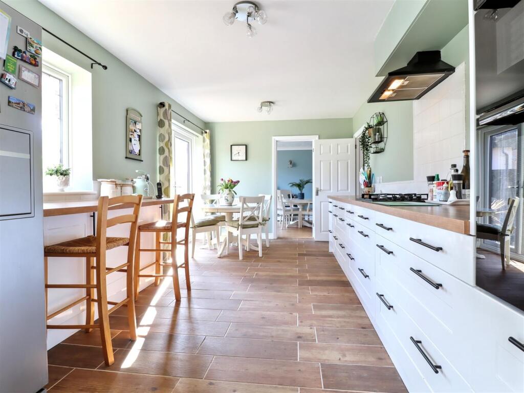 kitchen/breakfast room