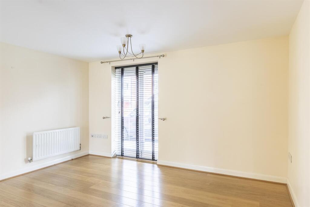 Sitting Room / Dining Room