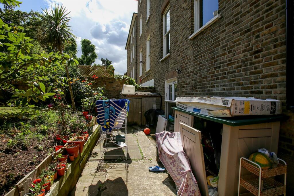 Flat A, 21 Churchfield Rd, W13-9 (2).jpg