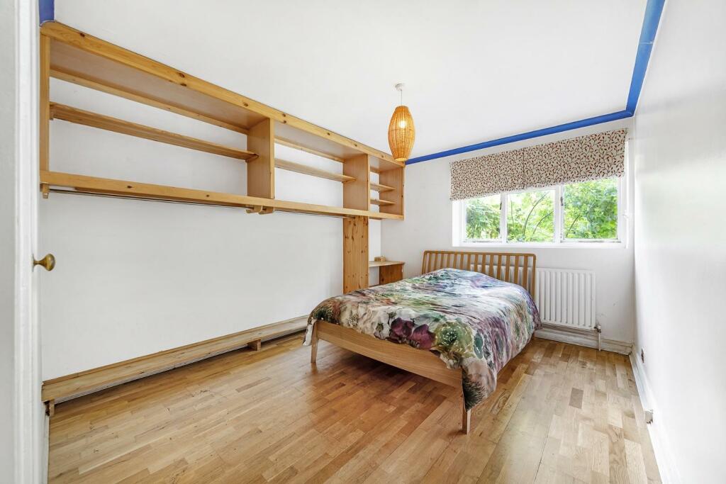 Bedroom (1).JPG