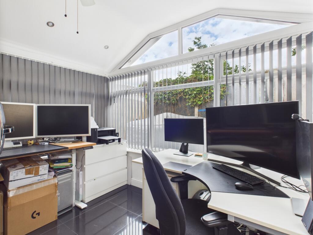 CAM03729G0-PR0057-STILL013