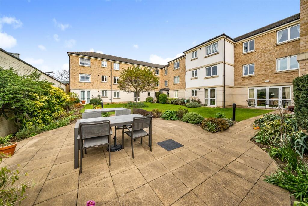 Owners Patio Area.jpg