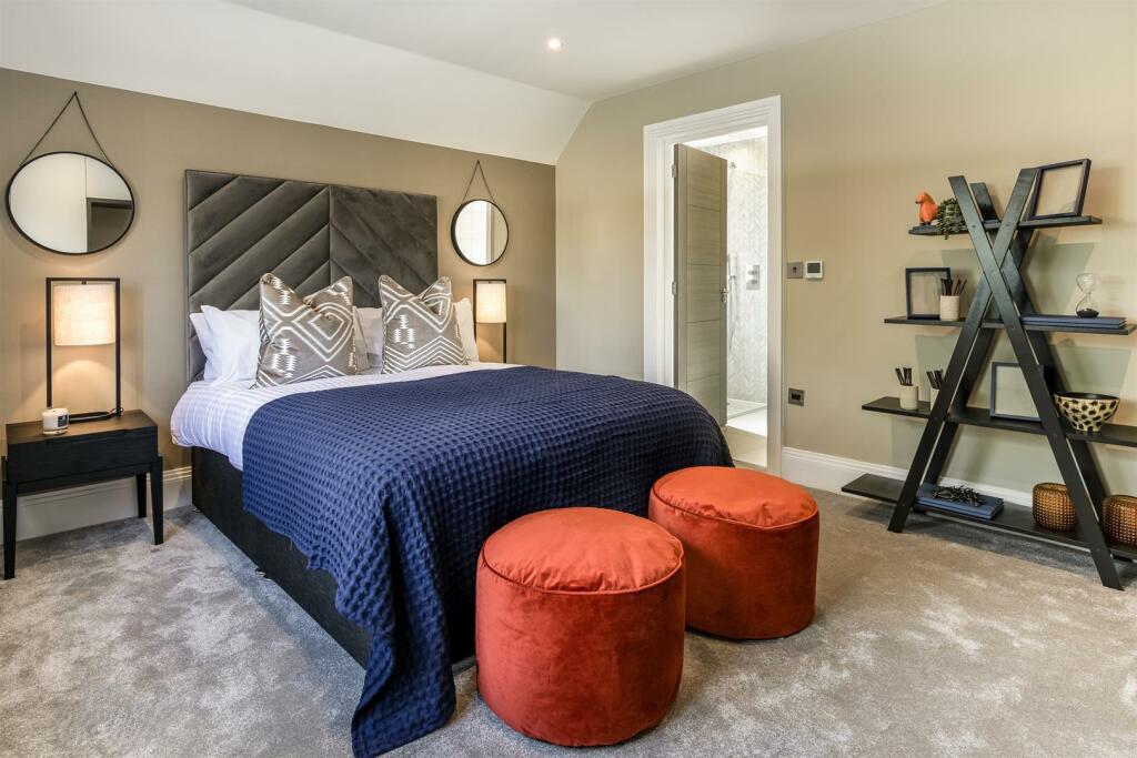 Bedroom with Ensuite.jpg