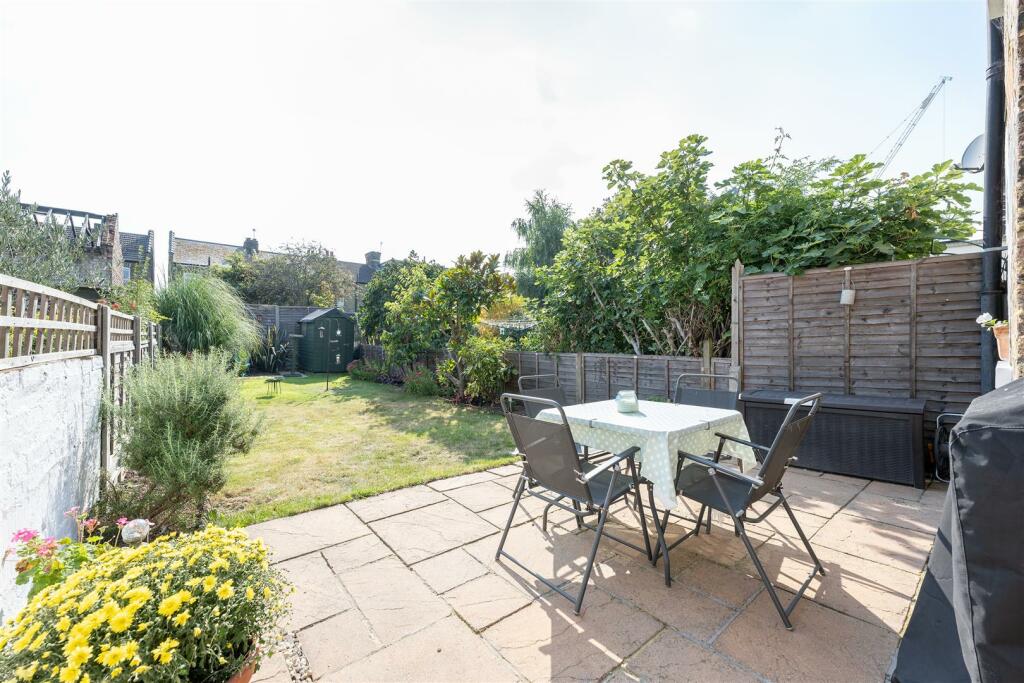 Clifton Avenue, E17