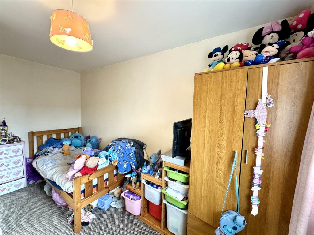 BEDROOM 2