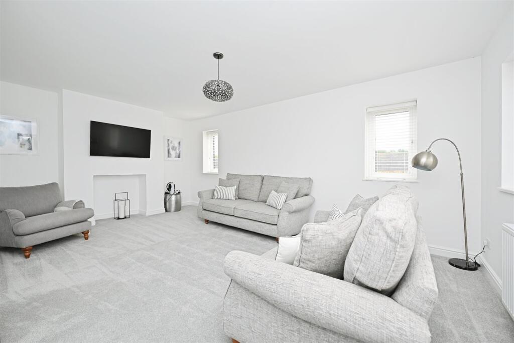 Lounge/Bedroom Four