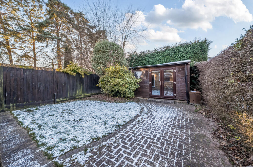 1395362-18-695bdd...