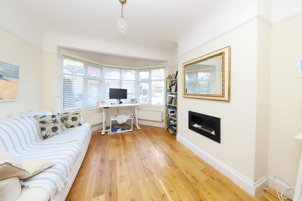 11 Tudor Close (7...