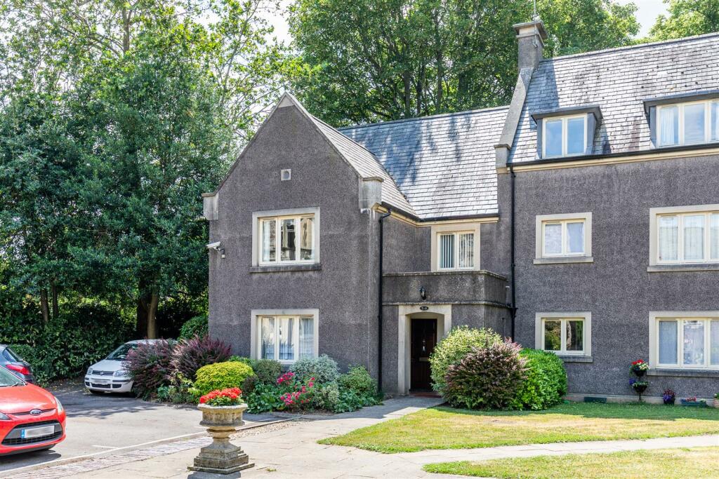 Carfax Court Redland Front 2.jpg