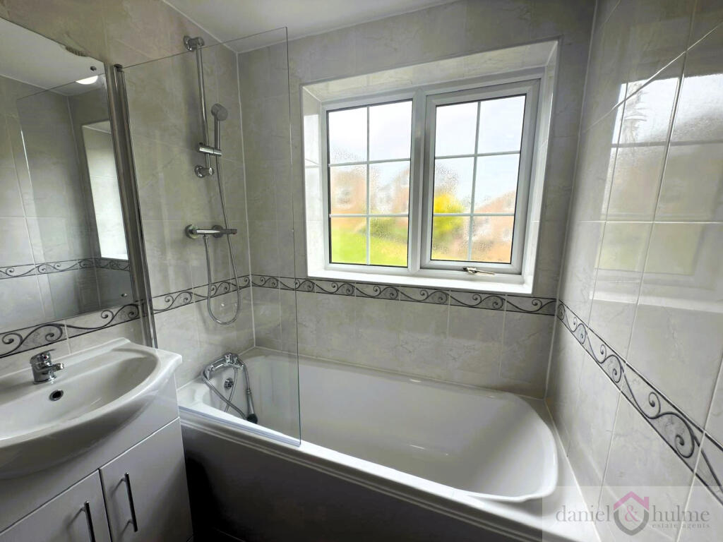 Bathroom 2.jpeg