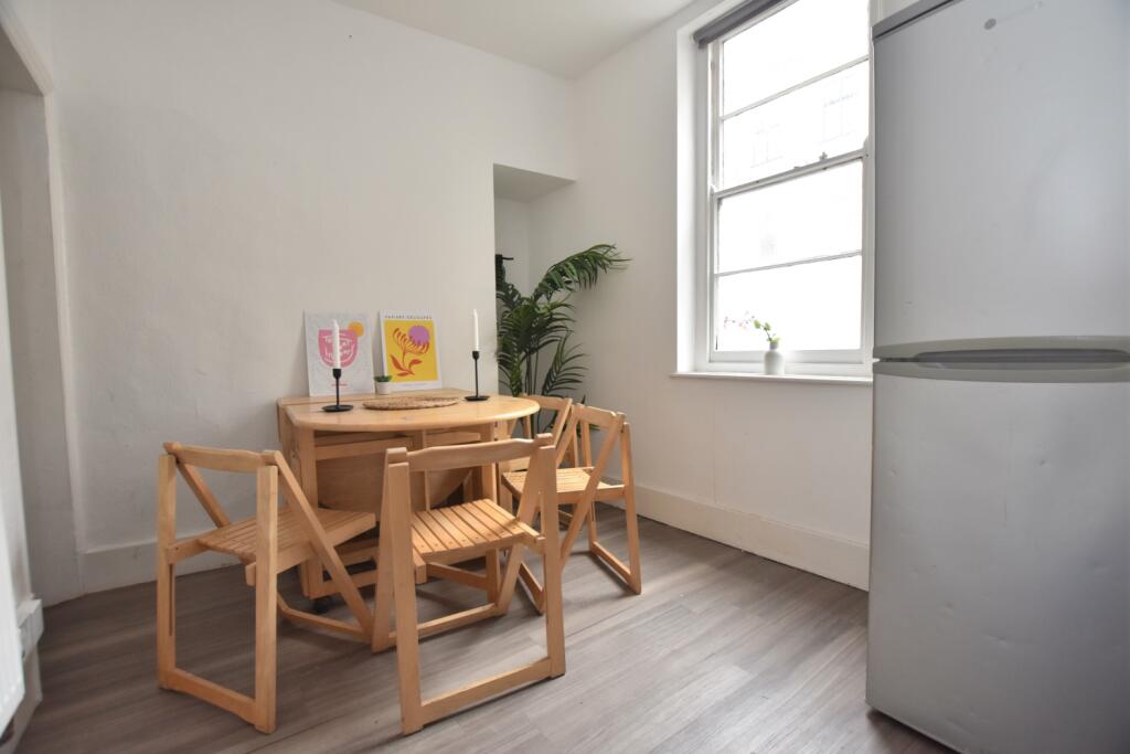 Room 2, Tailors Court, Bristol, BS1 2EY