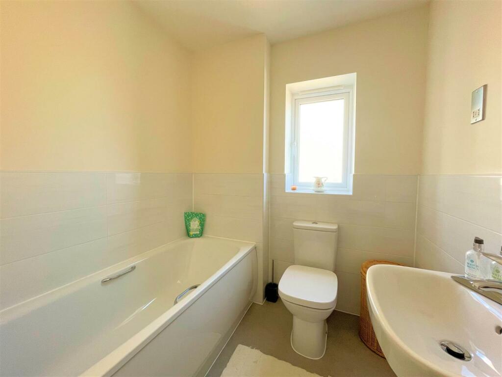 Family bathroom .jpg