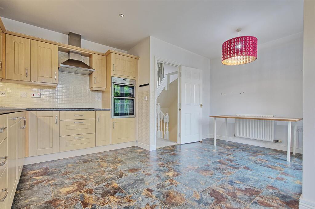 Kitchen 3.jpg