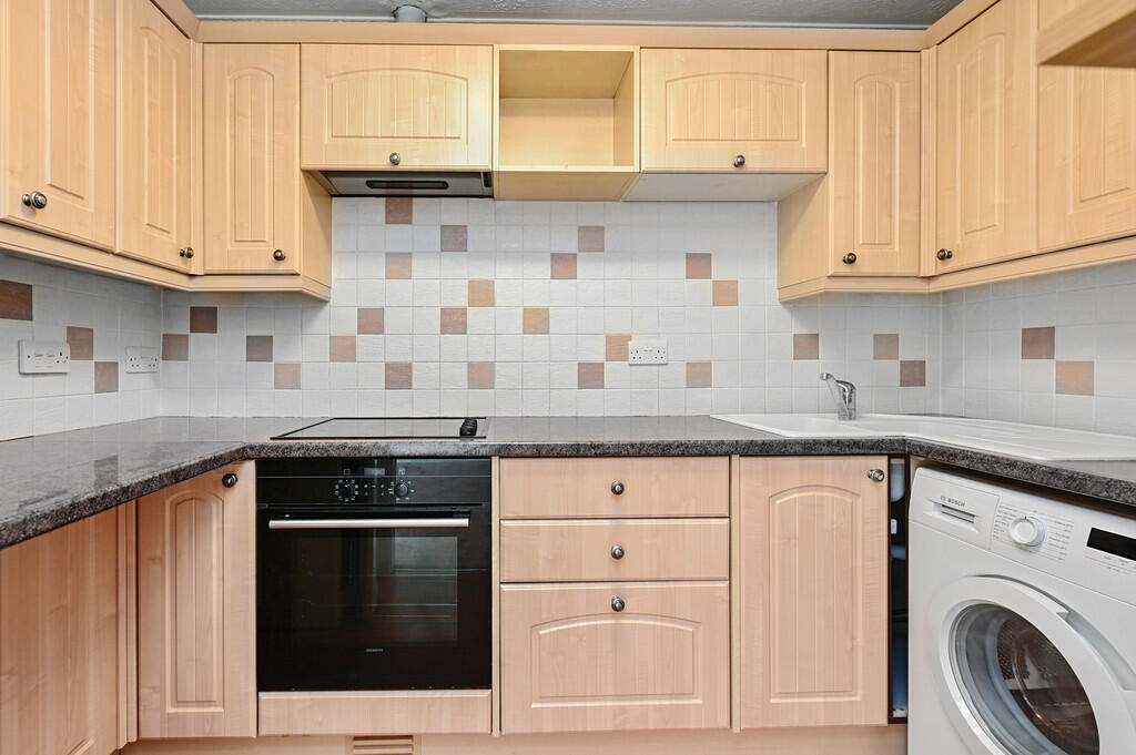 24 Thornfield Gre...