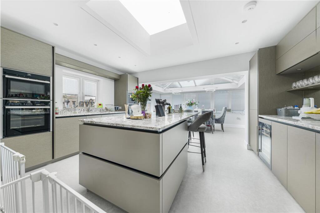 KITCHEN / BREAKFAST ROOM