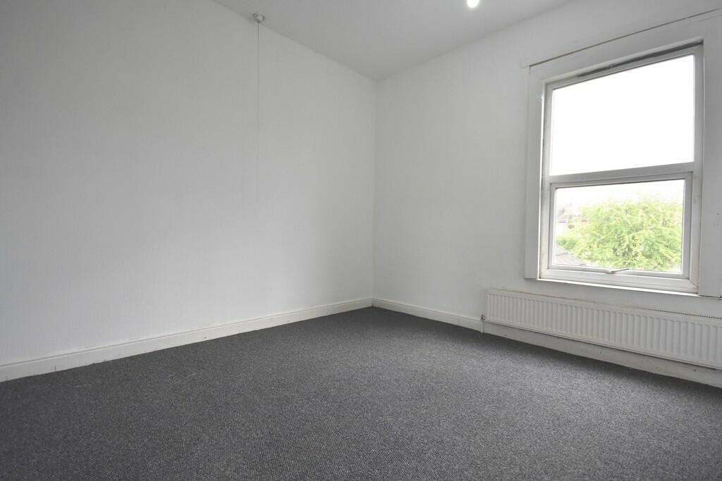 Back Bedroom -min
