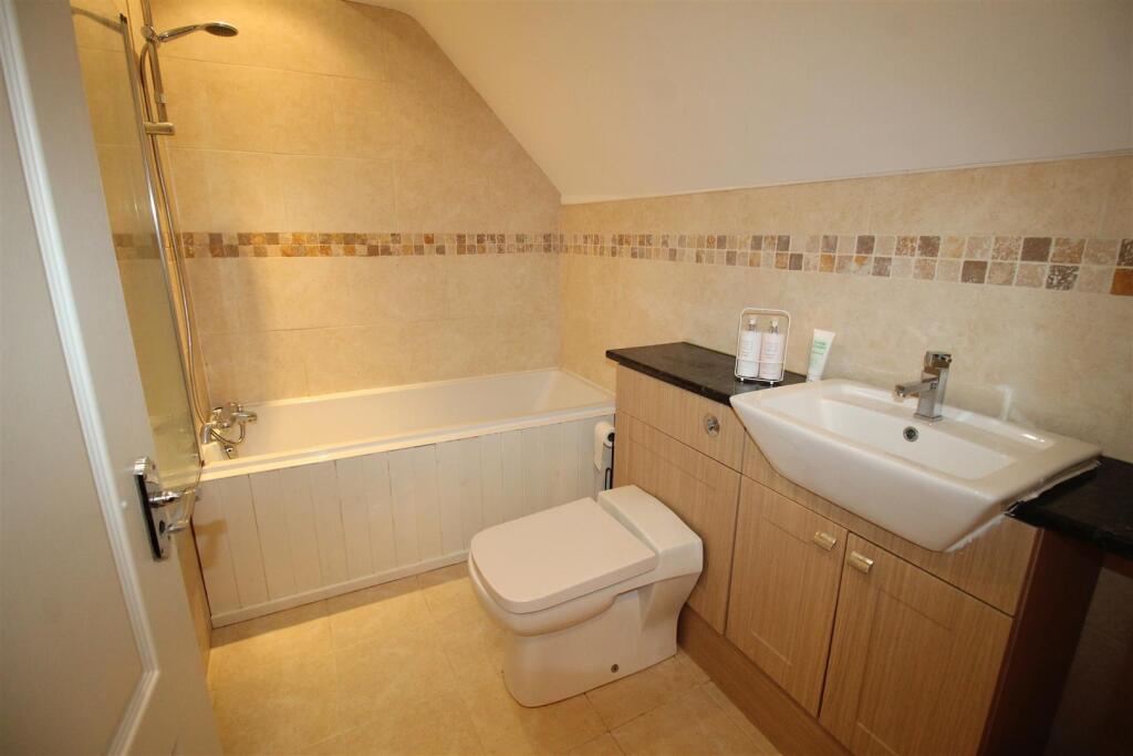 Lake Road, Family Bathroom.JPG