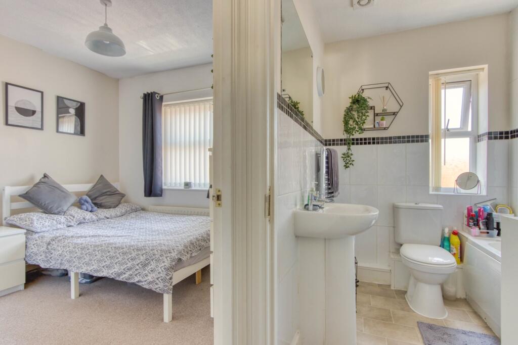 Ewemove Taunton - Venn Close (27)