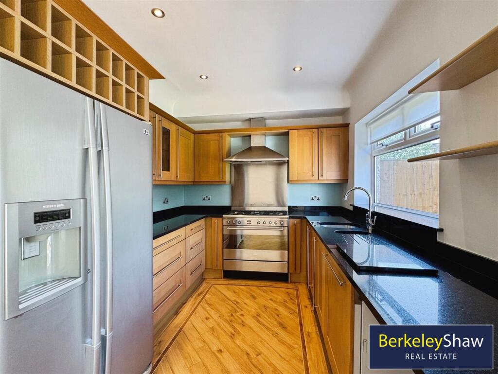 Moorgate Avenue, Crosby