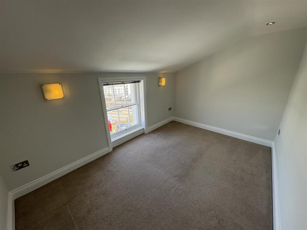 Bedroom one 2.jpeg