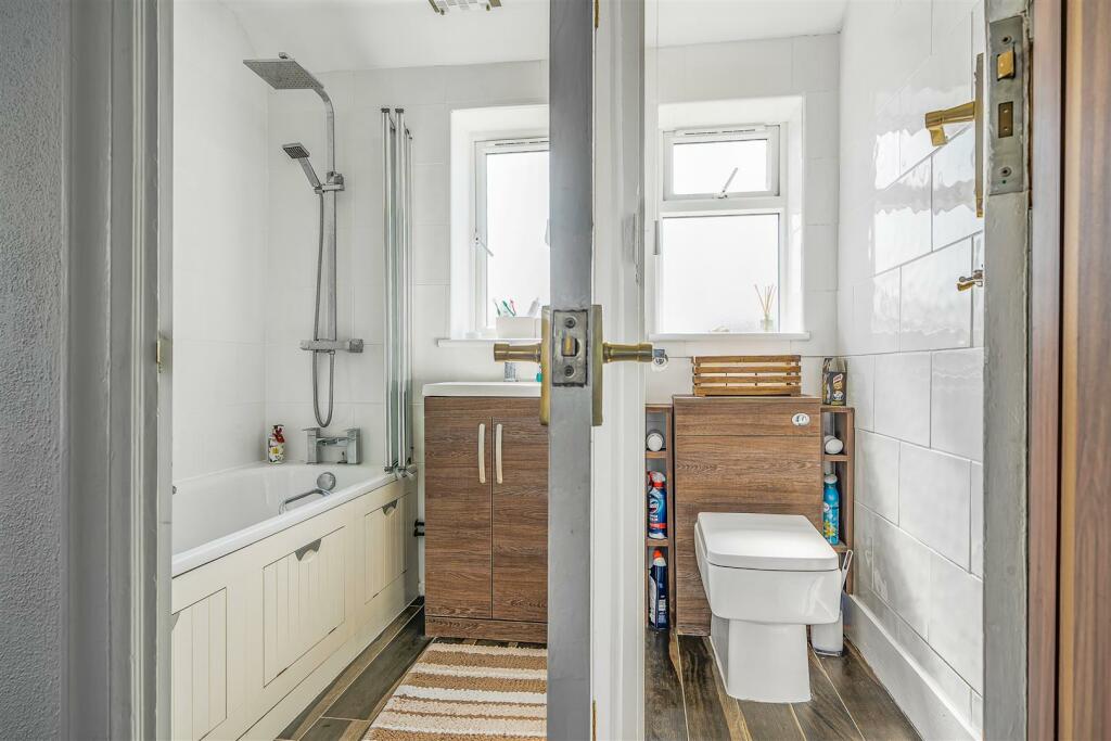 Gordon Road for Sale by Guildcrest Estates - toile