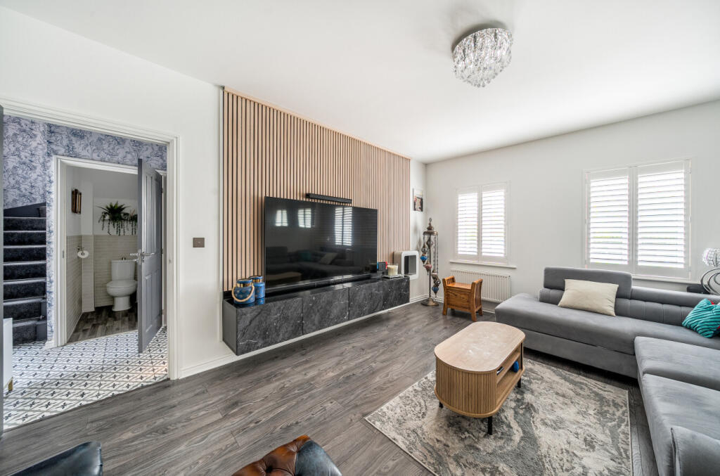 1365492-7-68f1575...