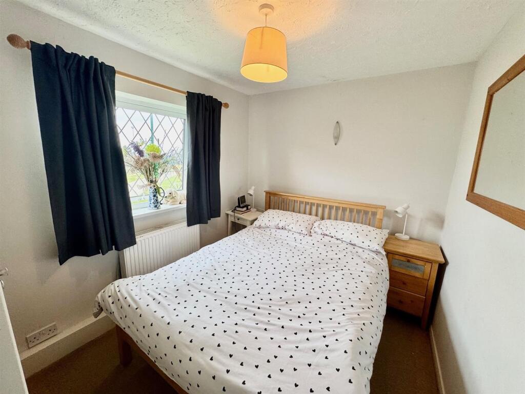 Bedroom 1.jpg