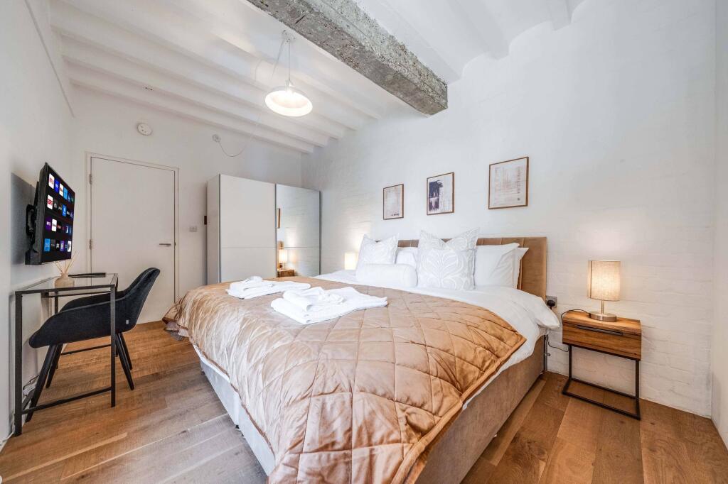 A beautifully designed double bedroom featuring...