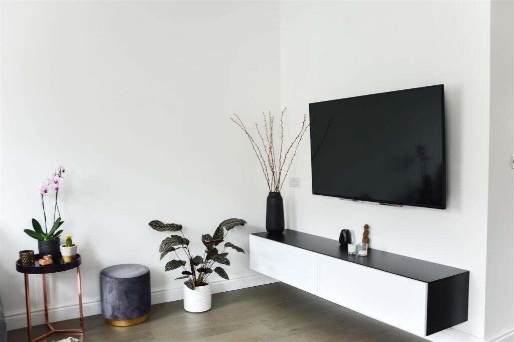 Living room - TV.jpg
