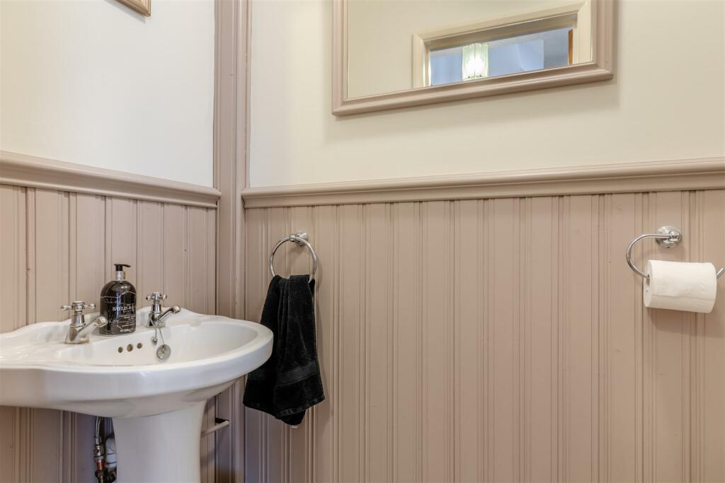 8591661-interior18.jpg