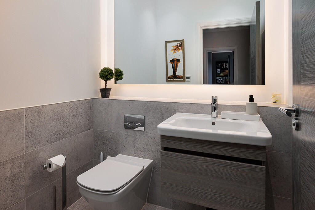 3_churchill_avenu...