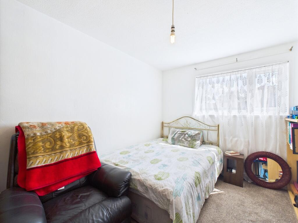 CAM01909G0-PR0366-STILL011