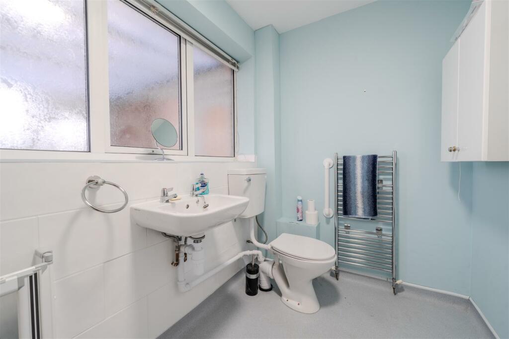 Bathroom-3.jpg