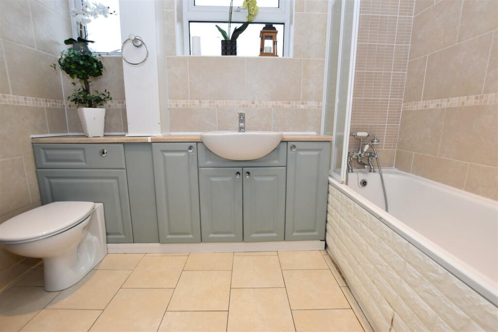 Bathroom.JPG