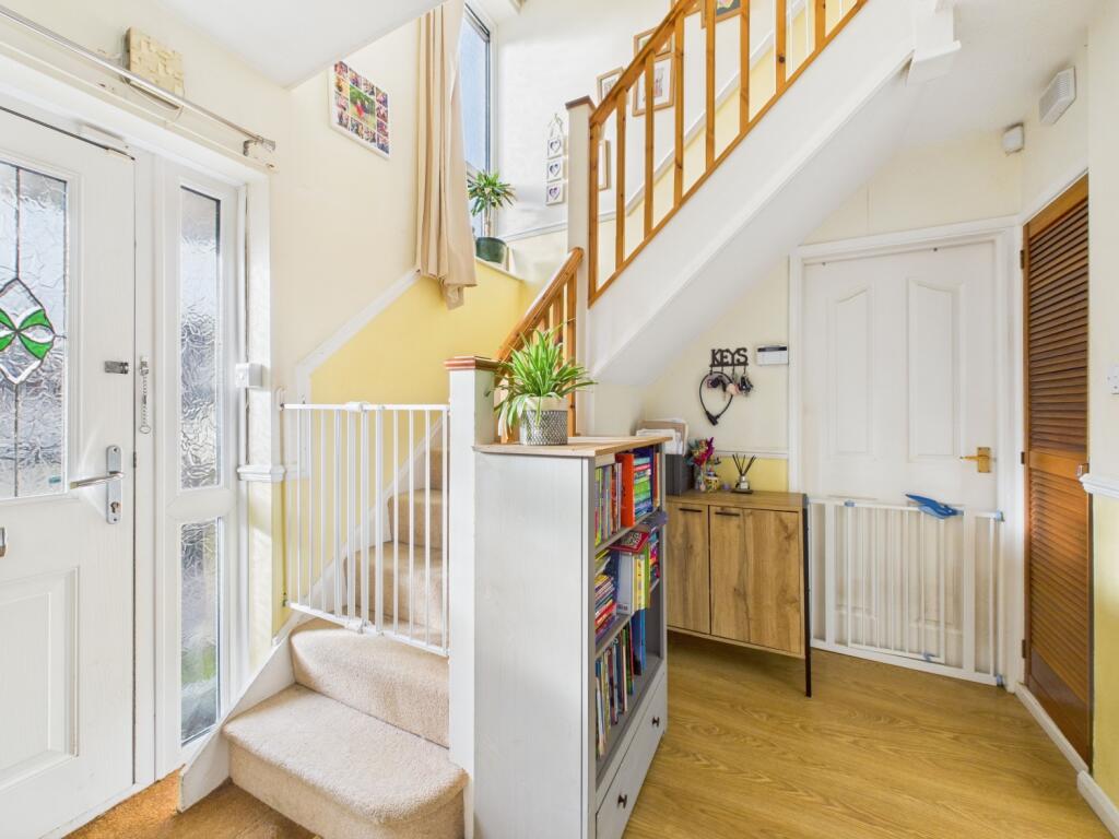 10. CAM04922G0-PR0092-STILL009