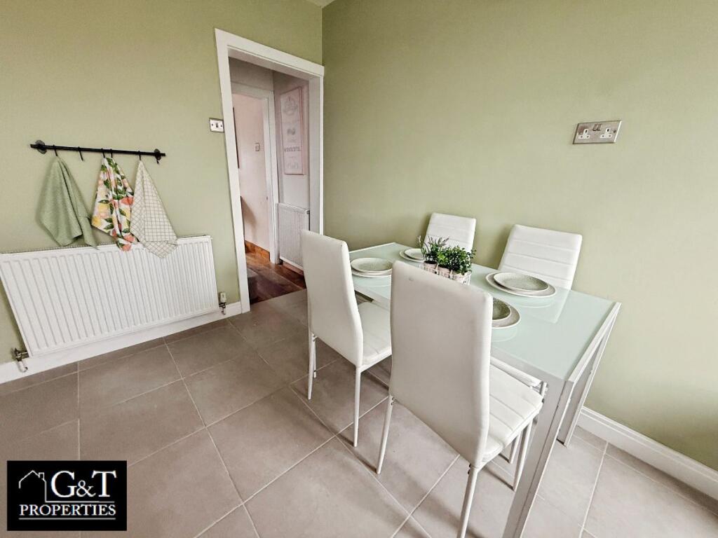 KITCHEN/DINING AREA