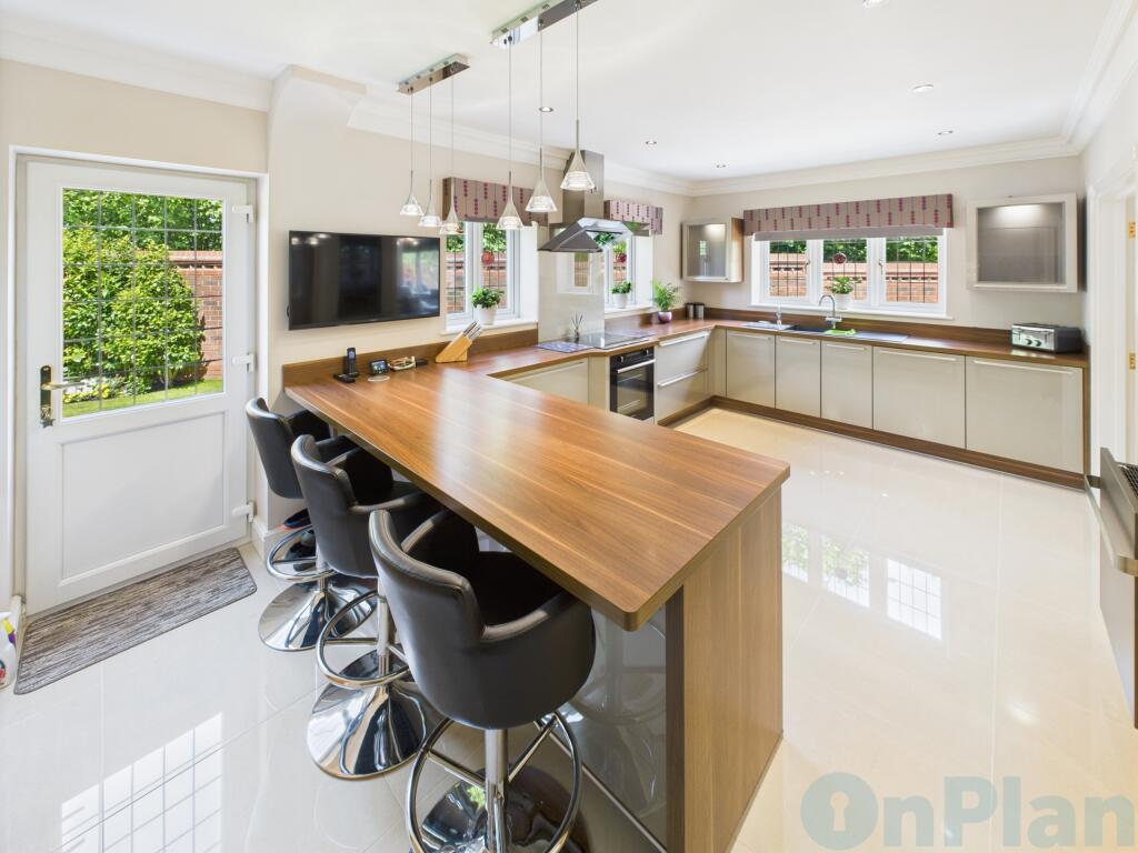 CAM04024G0-PR0030-STILL011