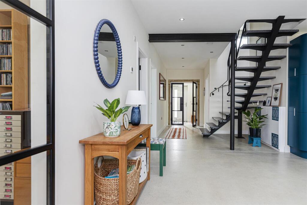 Bramleys Estate Agents - Cumberland Avenue - Fixby